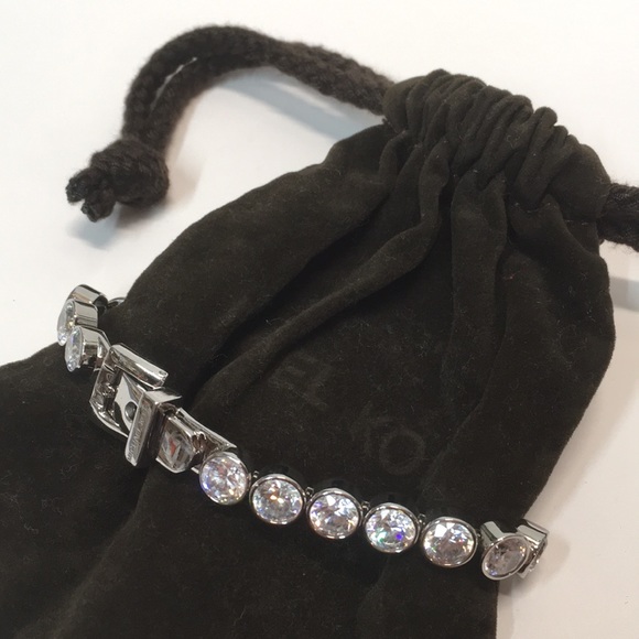 Michael Kors Bracelet 🖤 - Picture 3 of 16